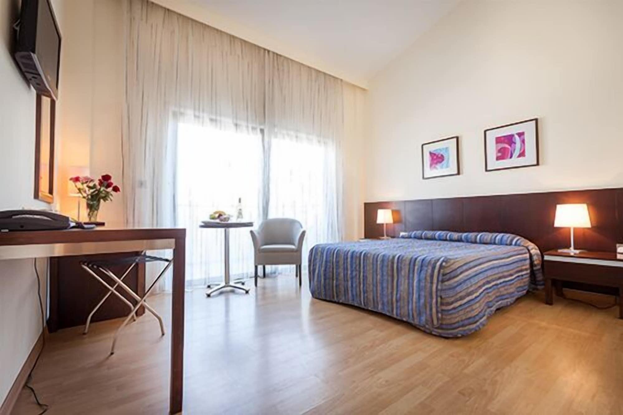 Crown Resorts Henipa Larnaca Exteriör bild