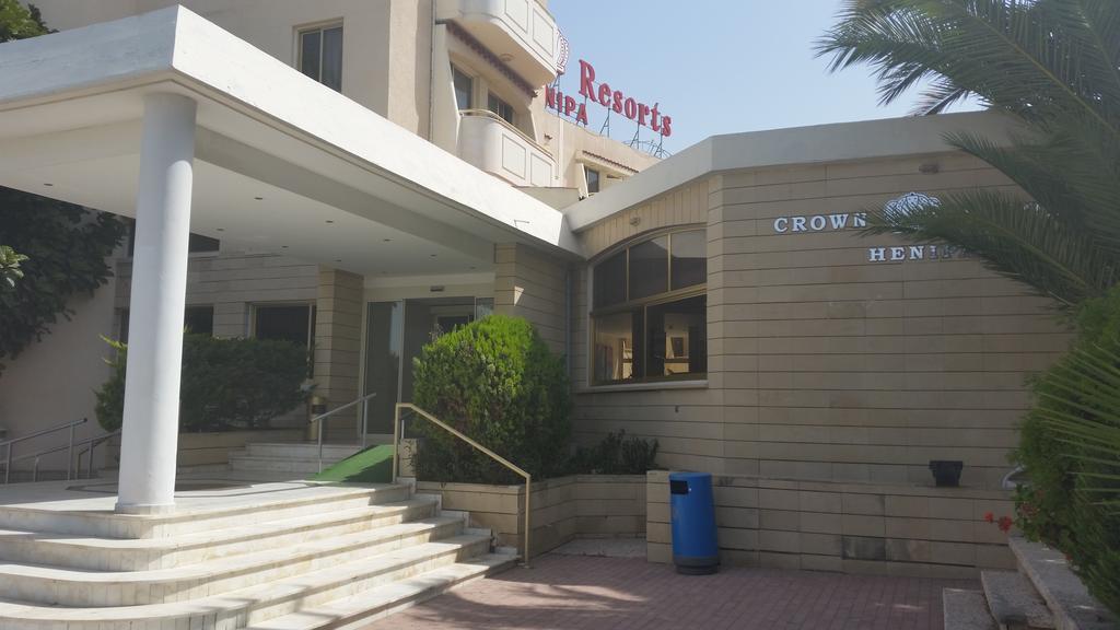 Crown Resorts Henipa Larnaca Exteriör bild