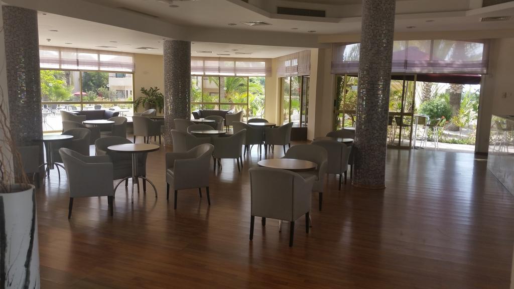 Crown Resorts Henipa Larnaca Exteriör bild