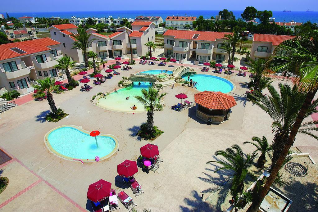 Crown Resorts Henipa Larnaca Exteriör bild