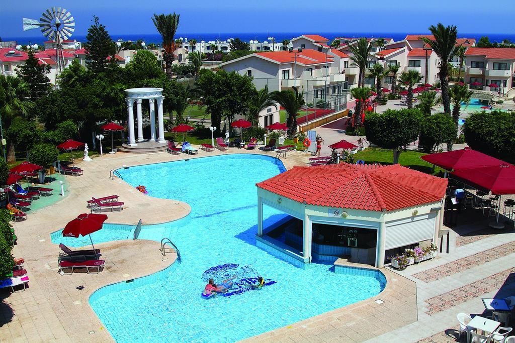 Crown Resorts Henipa Larnaca Exteriör bild