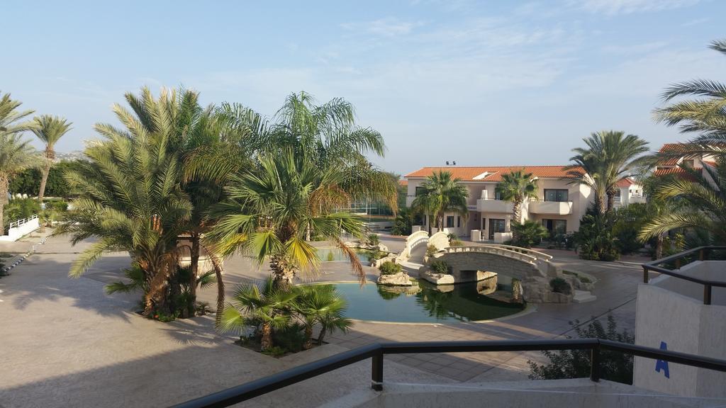 Crown Resorts Henipa Larnaca Exteriör bild
